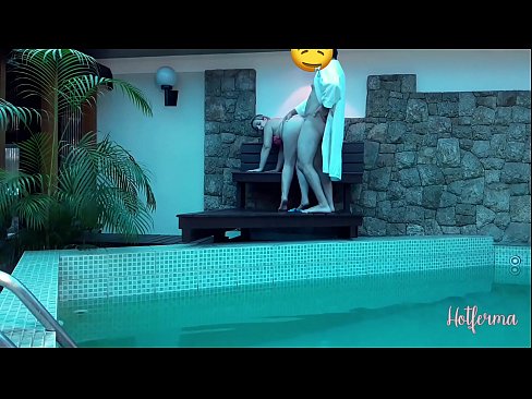 ❤️ Oga pe iranṣẹbinrin si awọn pool, sugbon ko le koju kan gbona ️❌ Ohun onihoho ti ile  ❌❤